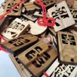 九州産木材を活用した木製お守りのご紹介
